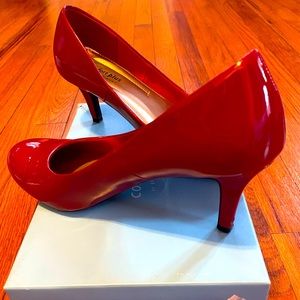 Beautiful red patent leather Comfort Plus by Predictions